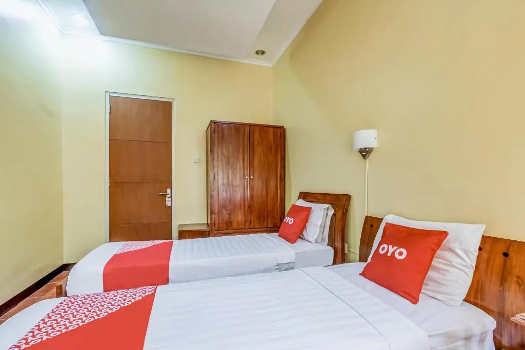 OYO 91036 Hotel Simpang Lima Gkpri