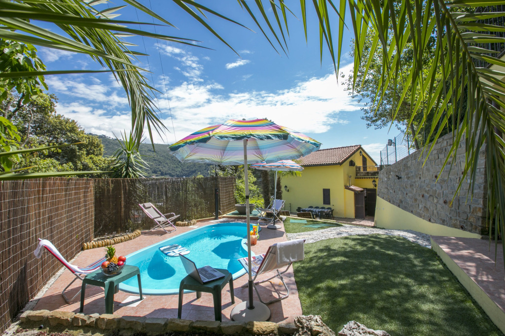 Villa Monte Enrico - With Pool & Jacuzzi - Happy Rentals