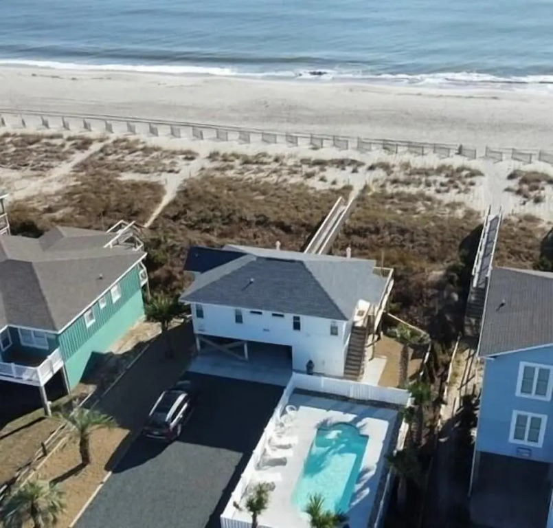 Meant To Be 2 Bedroom Home by RedAwning
