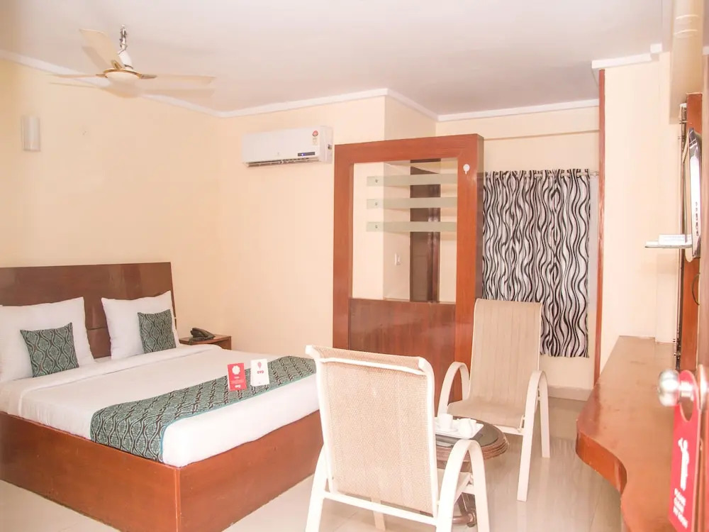 OYO 7666 Hotel SilverLine