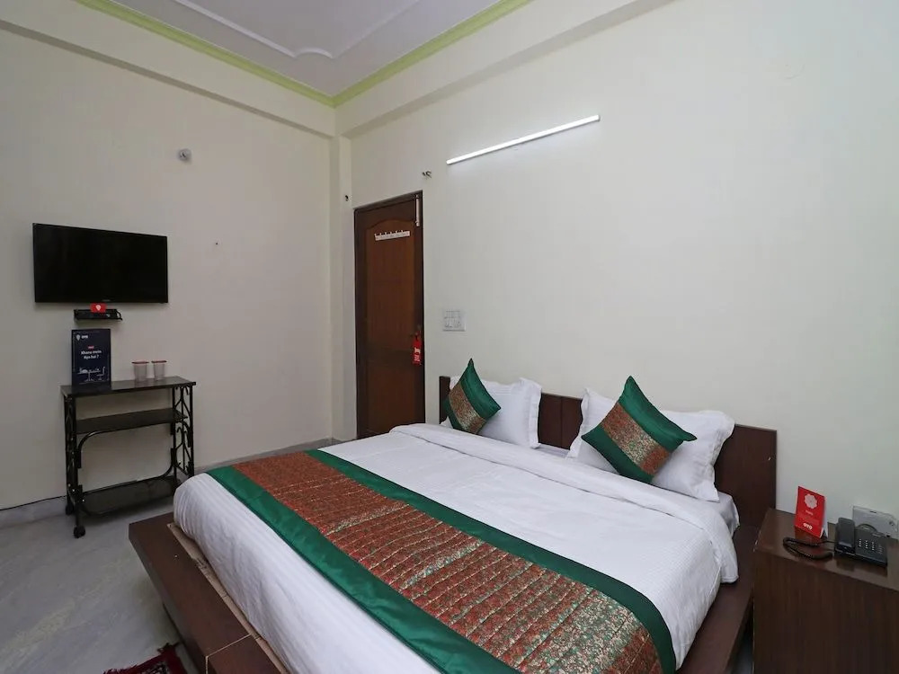 OYO 10071 Go Rooms Sector 45