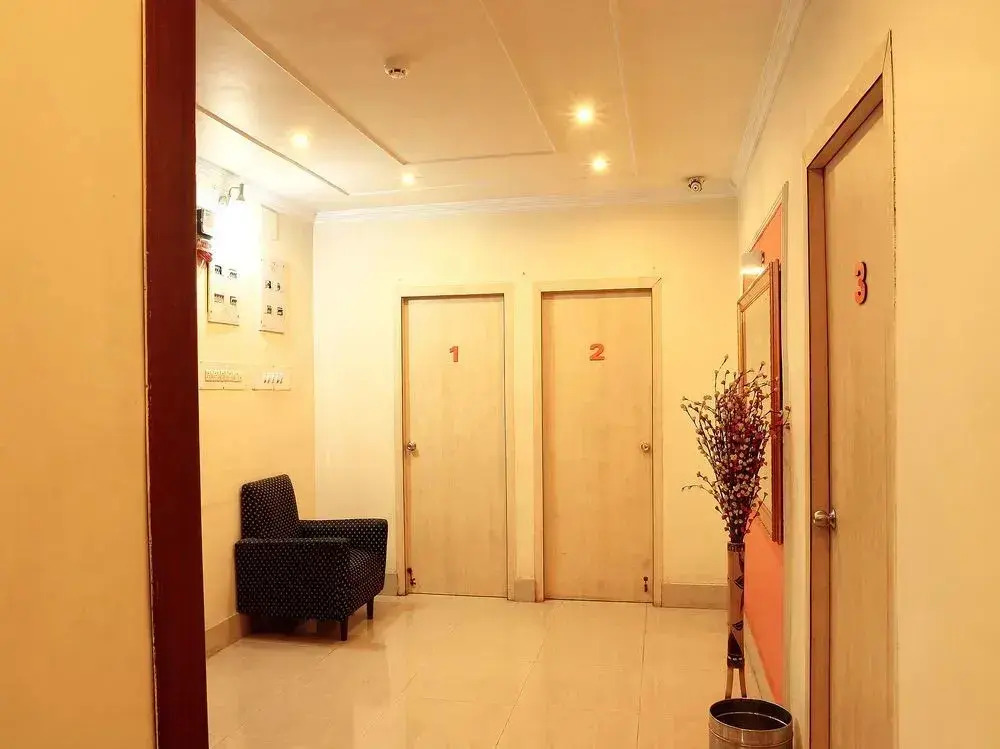 Rossa Hospitality IB 157