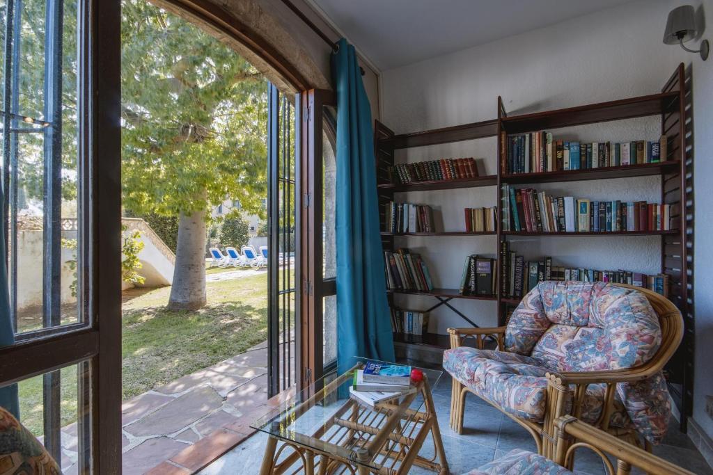 Villa Escocia by Aguilarent