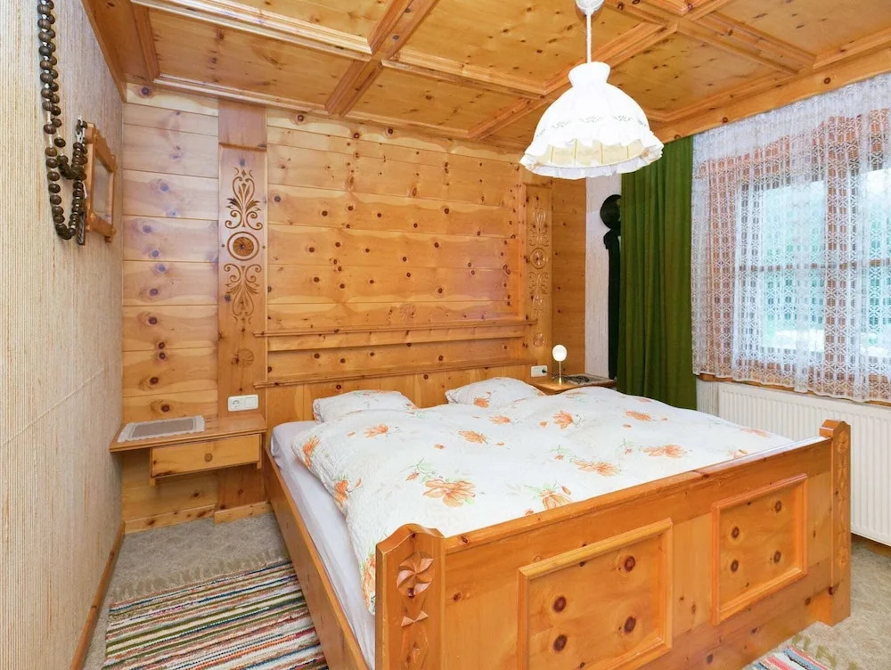 Beautiful Mountainside Chalet in Konigsleiten