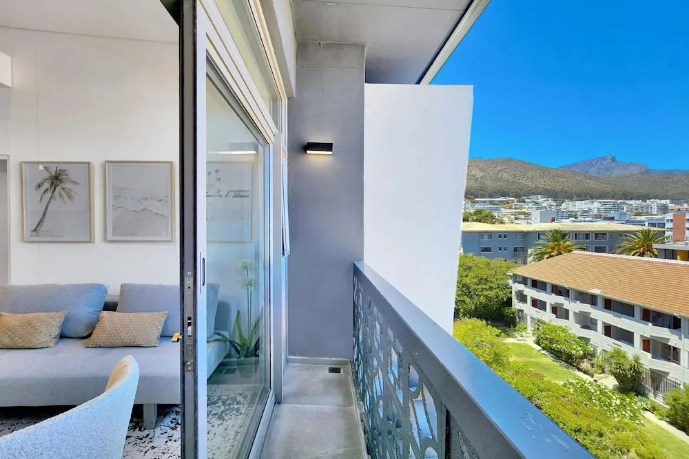Chic Rooftop Apartment by the Sea 6onn Sea Point