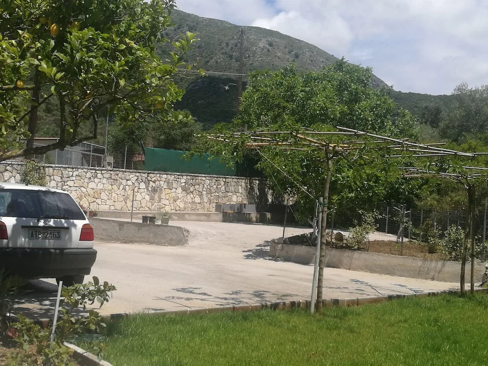 PargaLand Studios & Apartments