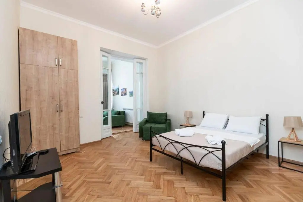 Bright and cozy 1BR apt in the heart of Tbilisi