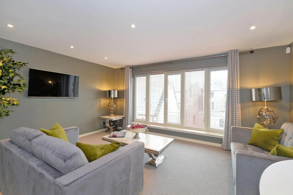 Deluxe three-bedroom home in the sought-after West End area of Aberdeen