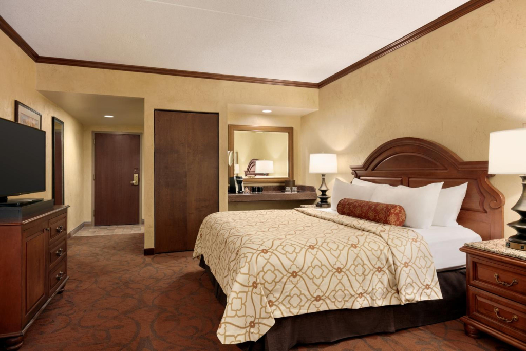Chateau on the Lake Resort Spa and Convention Center