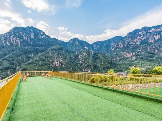 Xiangbo Bowen Travel Has A Mining Homestay At Home