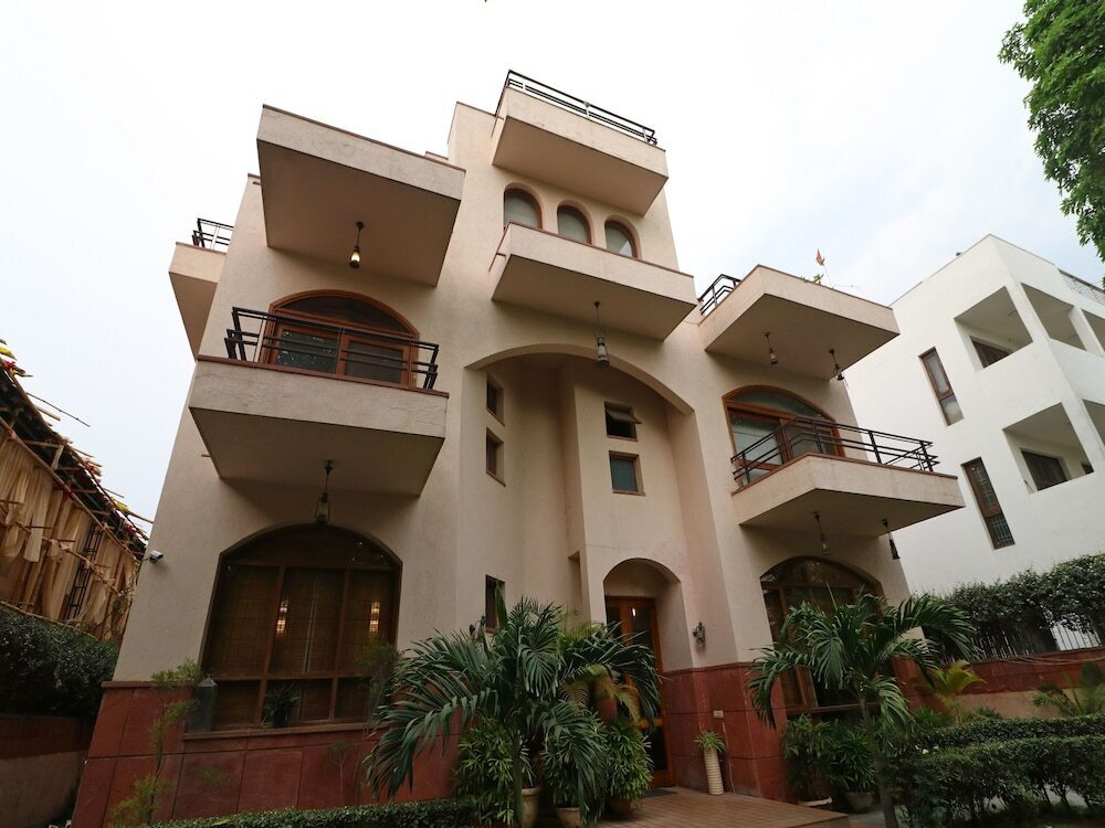 FabHotel Pearl Villas Sector 31