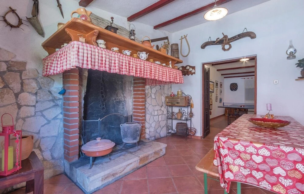 Lovely Home In Pula With Wifi