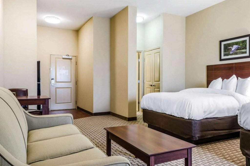MainStay Suites Hackberry Sportsmans Lodge