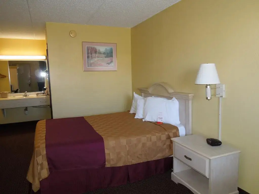Super 8 Beachwood