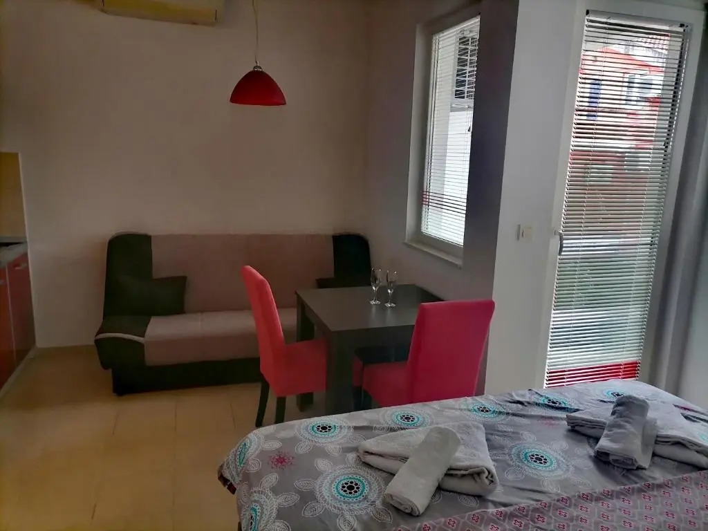 J&J Twins Apartments