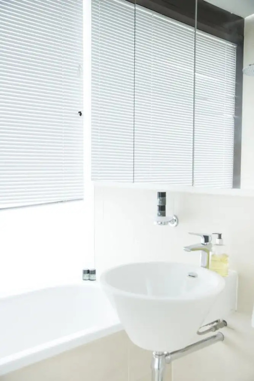 The Holborn Lights - Modern 3BDR Home with Rooftop Terrace & Garage