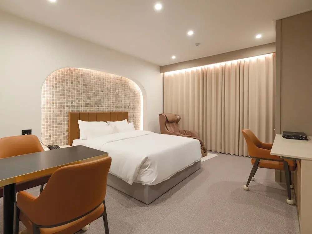 Urban Brown Hotel