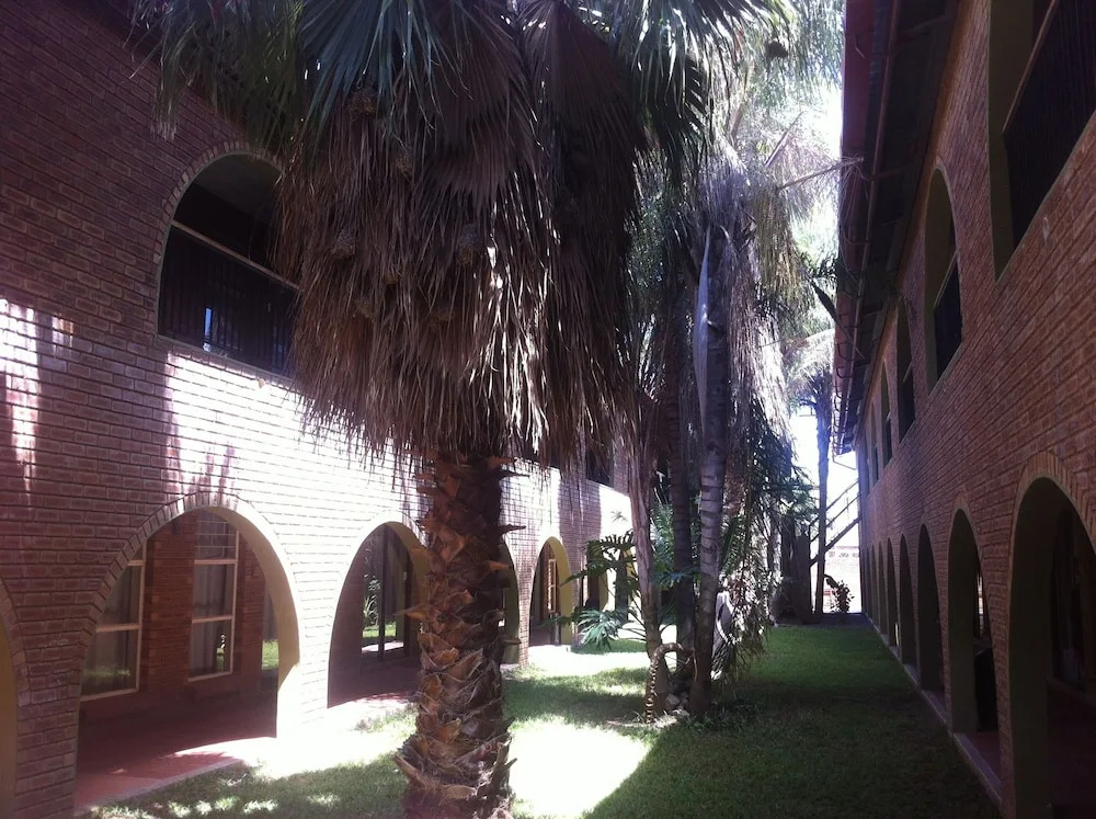 Desert Sands Hotel