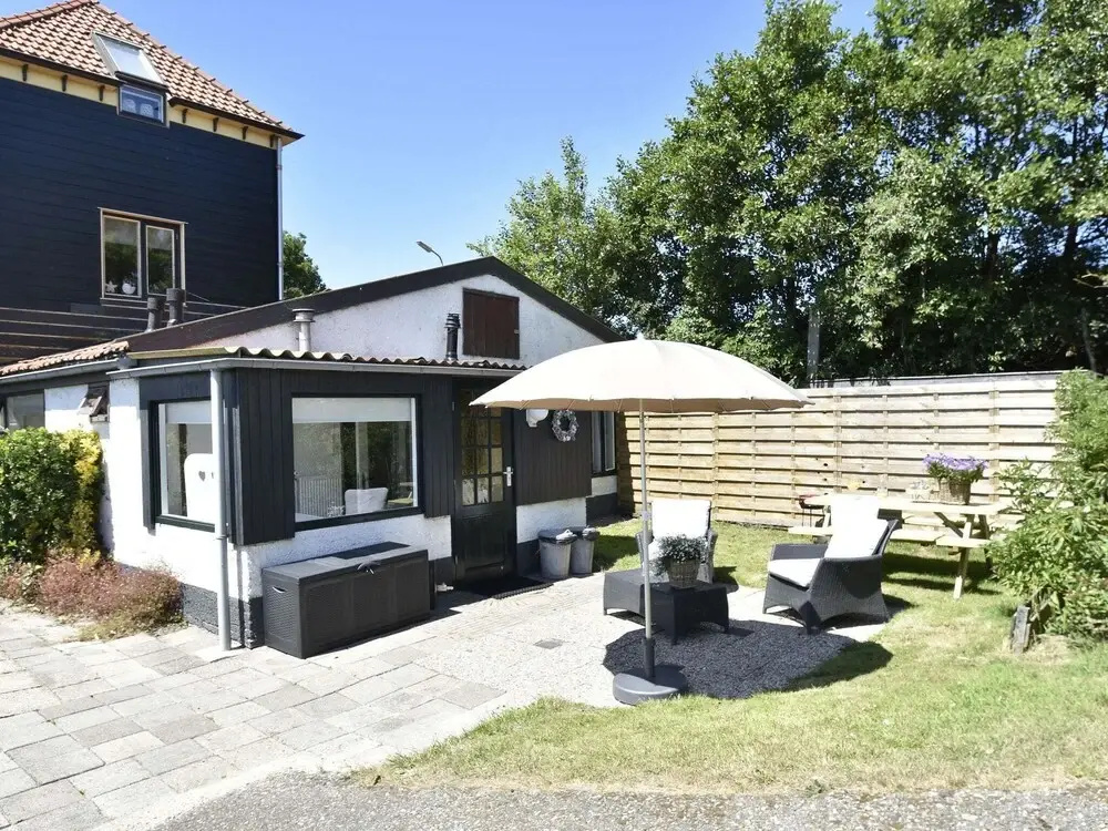 Lovely Holiday Home With Garden, Barbecue, Garden Furniture