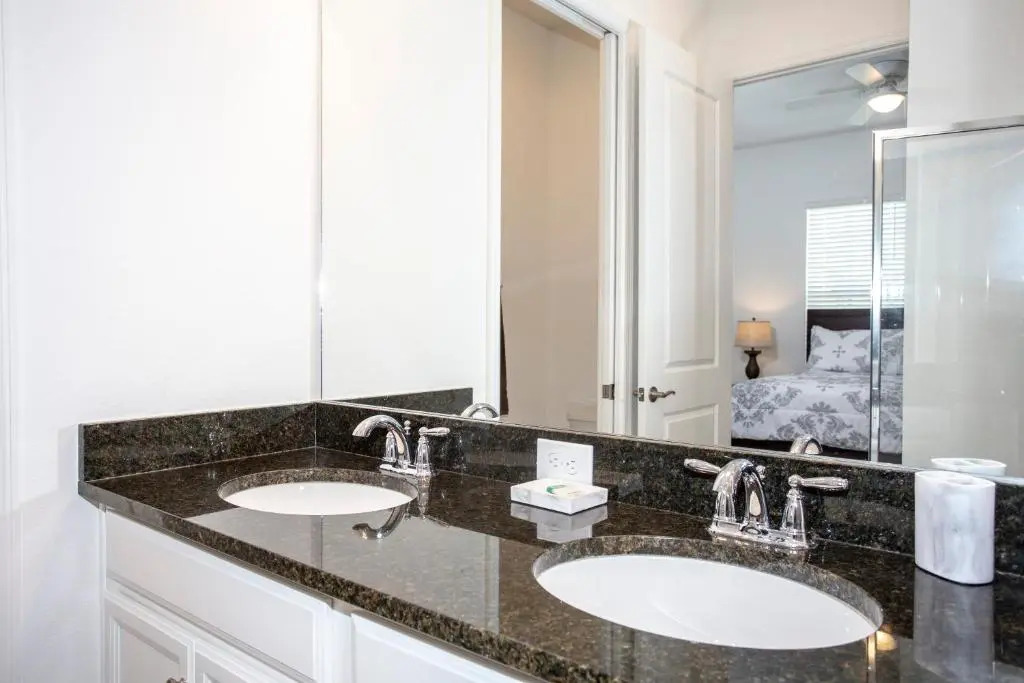 Stunning 5 Bd Home w/ Pool Close to Disney 174