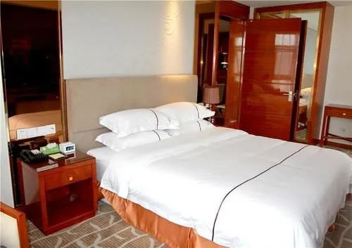 Vienna Hotel Xinyang Pingqiao Century Plaza Store