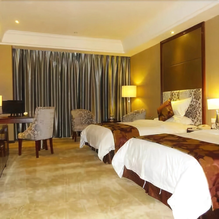 Four Seasons Moon Hotel