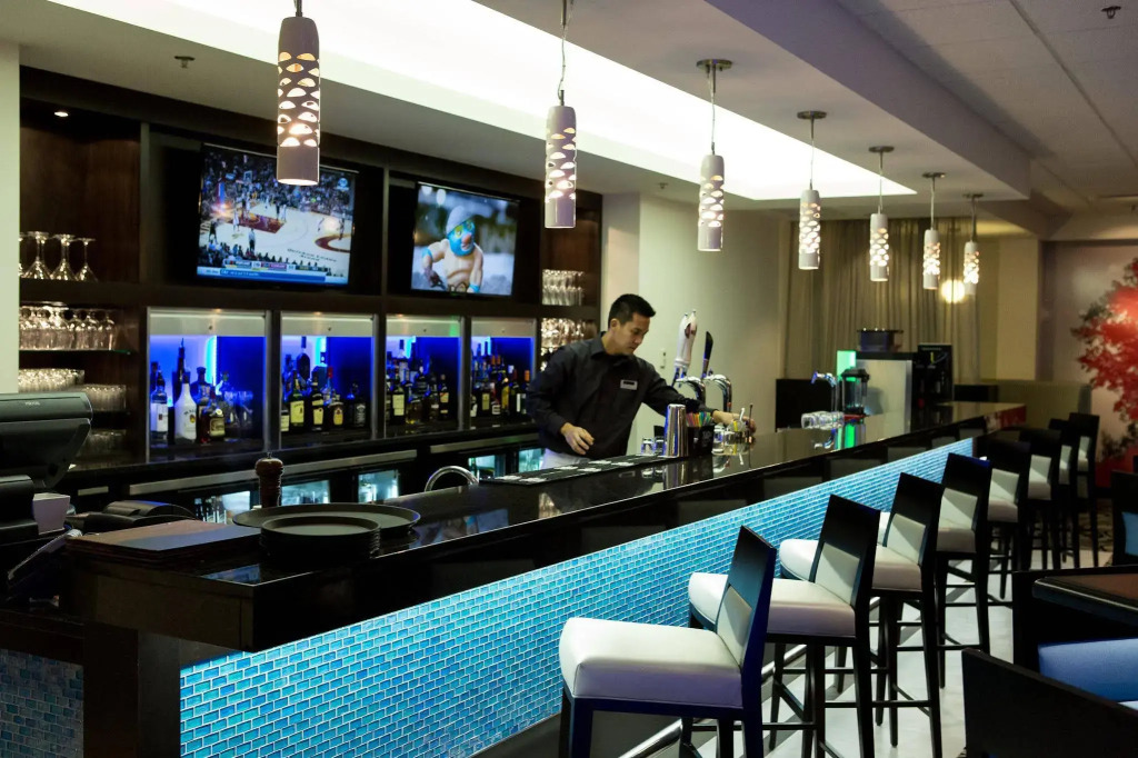 The Grand Winnipeg Airport Hotel by Lakeview