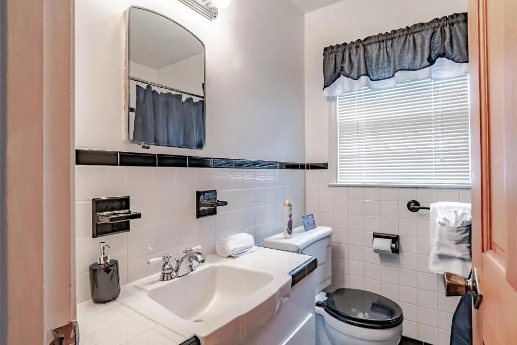 Bel-Air Bungalow- close to Midtown Highways and Downtown Mobile