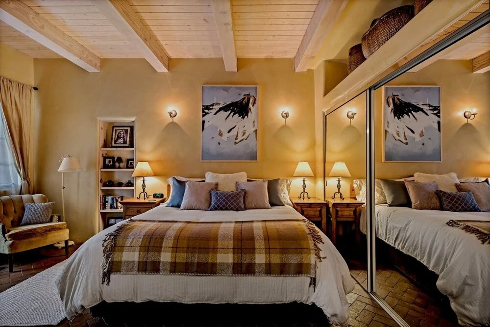 Antonia - Stylish Retreat, Blocks From Galleries and Restaurants of Canyon Rd. and The Plaza