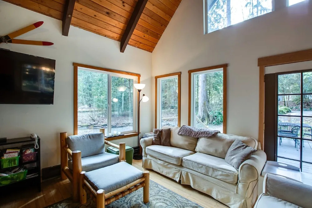 99MBR - Hot Tub - WiFi - Pets Ok - BBQ - Sleeps 6