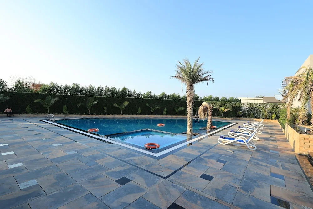 Krishna Hotel And Resort