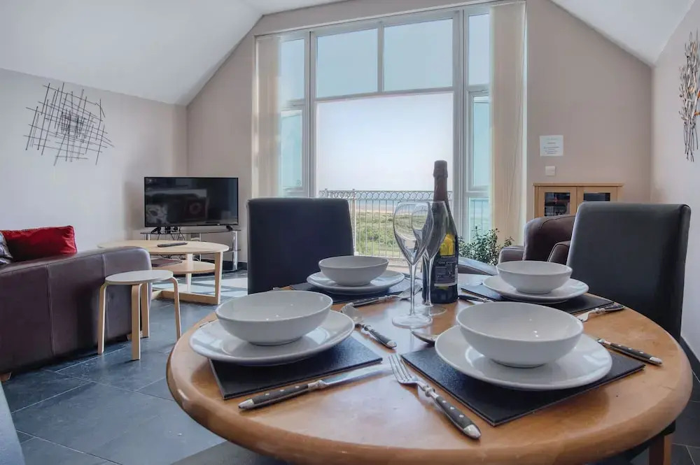Manor View - 1 Bedroom Apartment - Pendine
