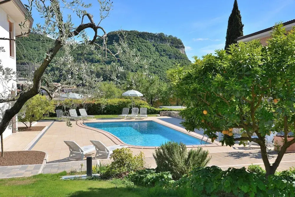 C Le Terrazze - 10 Sleeps With Shared Pool in Garda