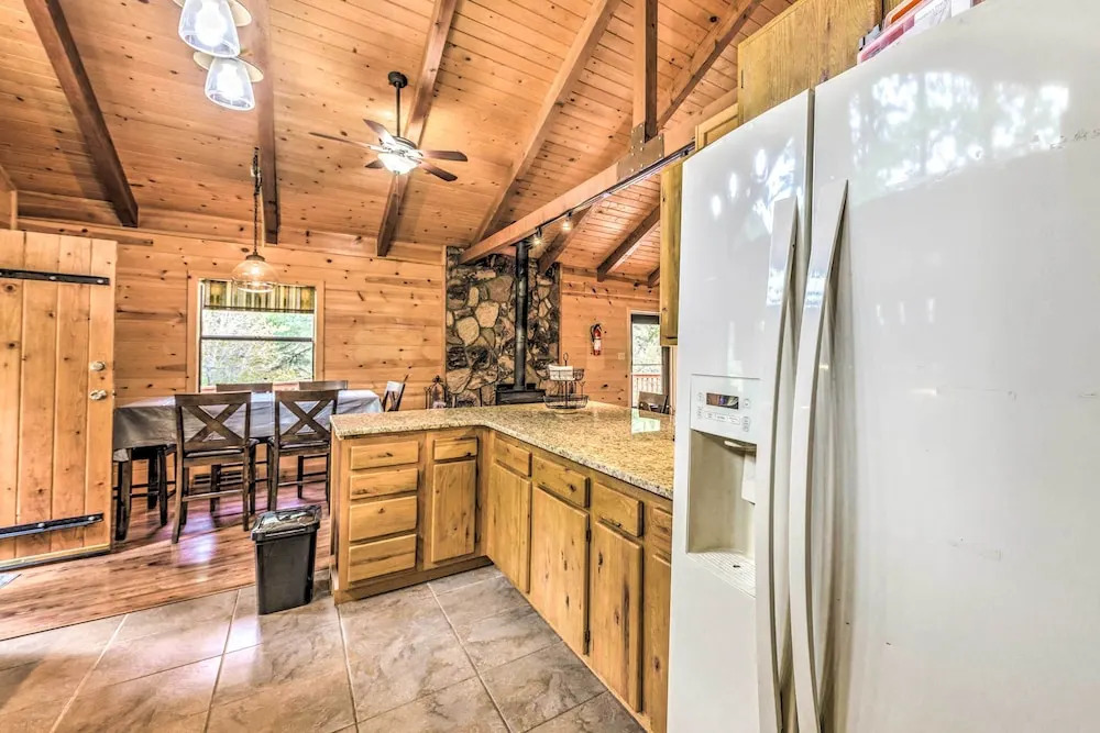 Updated Ruidoso Cabin w/ Spacious Deck & View