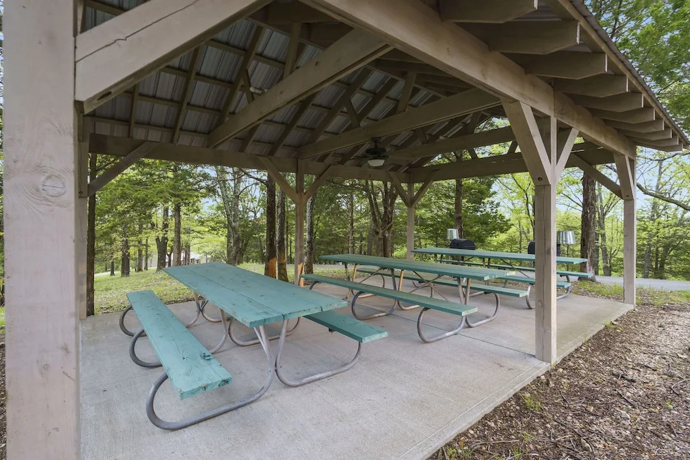 Serene Escape at Table Rock Lake