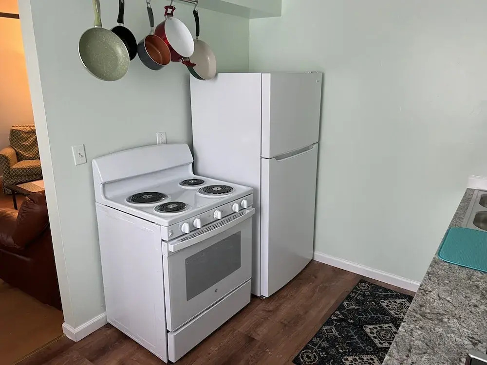 Boat House Ground Floor #2 - 1 Br Waterfront, Wifi 1 Bedroom Apts by RedAwning