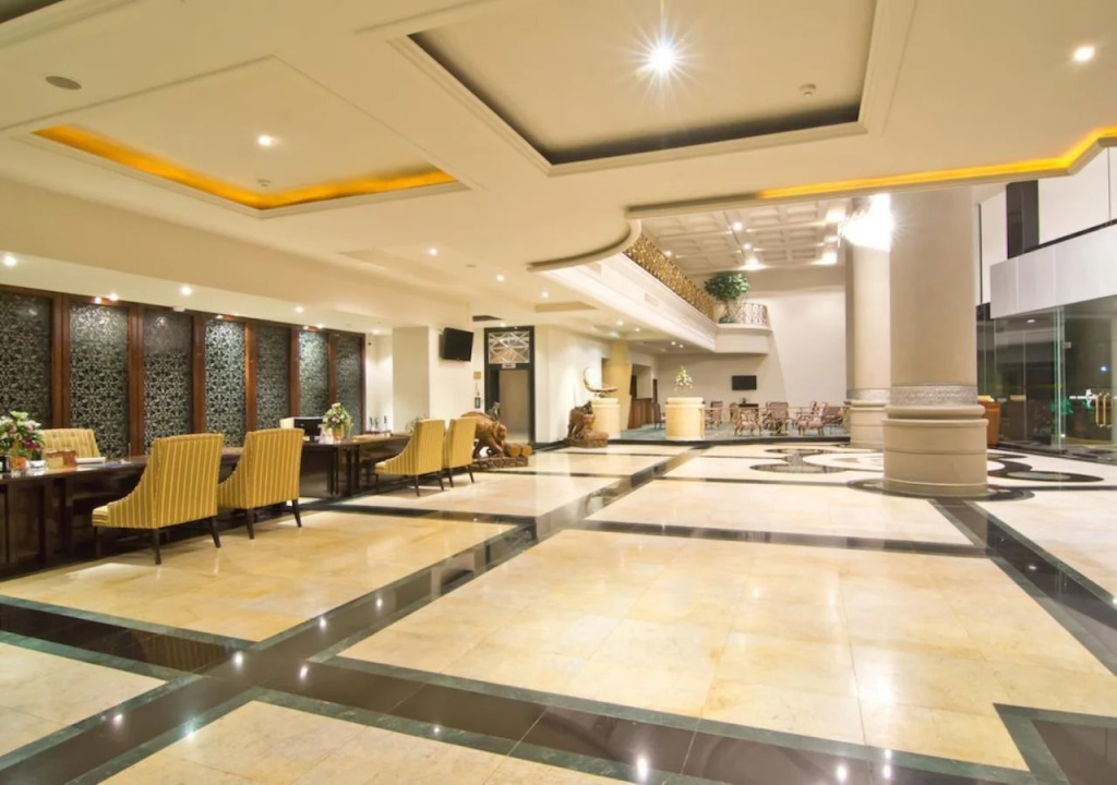 The Grand Riverside Hotel
