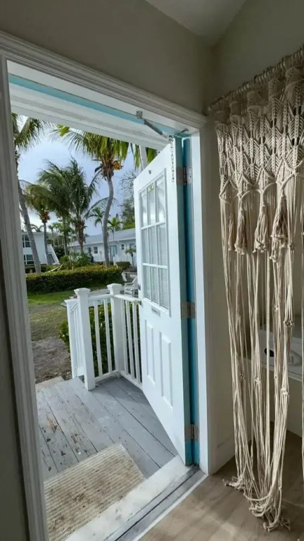 13 Queen Size Bedroom Near the Beach Pet Friendly