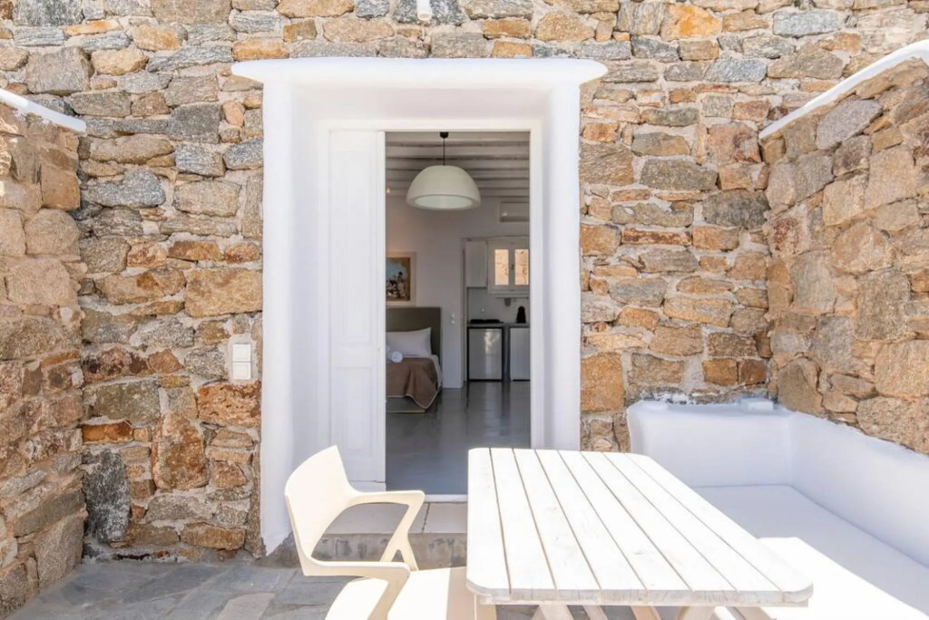 Fanari Studio 2 with panoramic pool