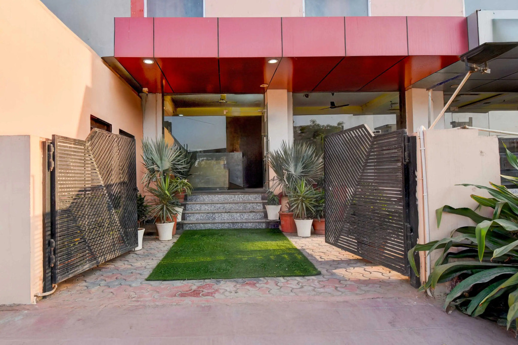 Townhouse Sunder Nagar Golvyas