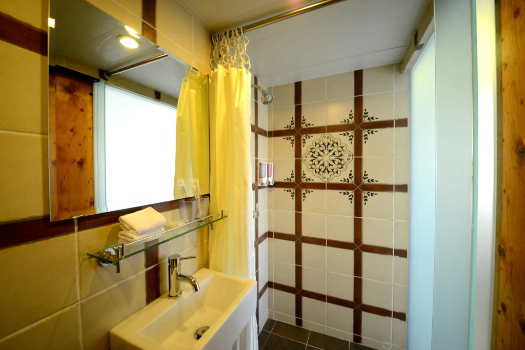 B & B Cheung Chau