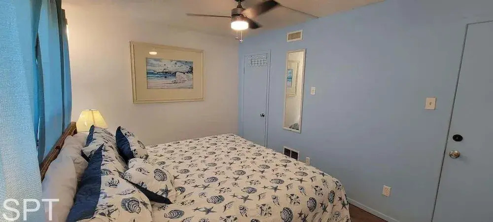 Beach access Condo Nice pool/hot tub area w/bbq 2 Bedroom Home by RedAwning