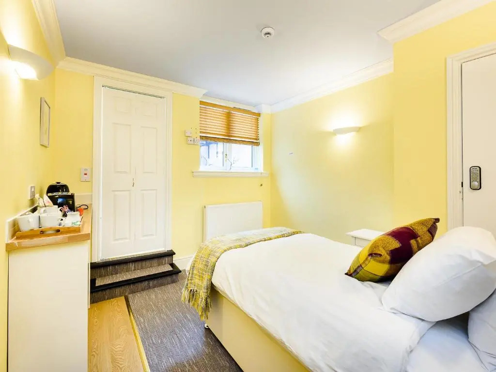1 Riverside Apartments