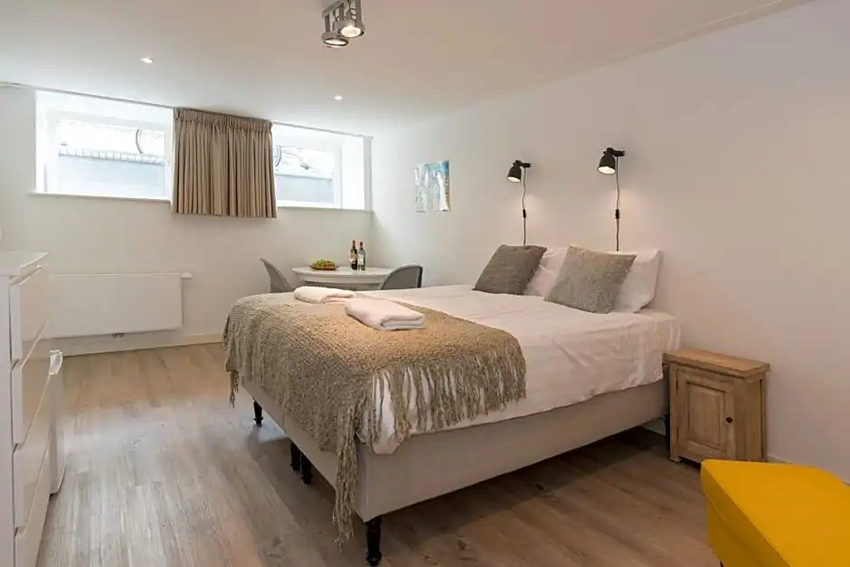 Nassau Canal Suites - in the heart of the city