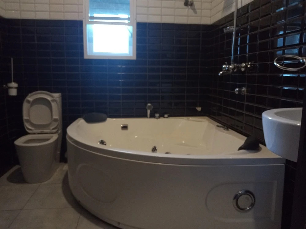 Victoria Inn Hotel & Suites