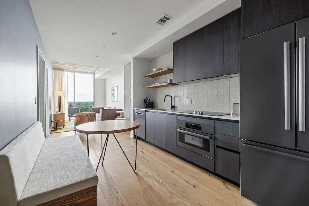 Rainey St 1BR | Heated Pool | Gym | Bar | DT ATX