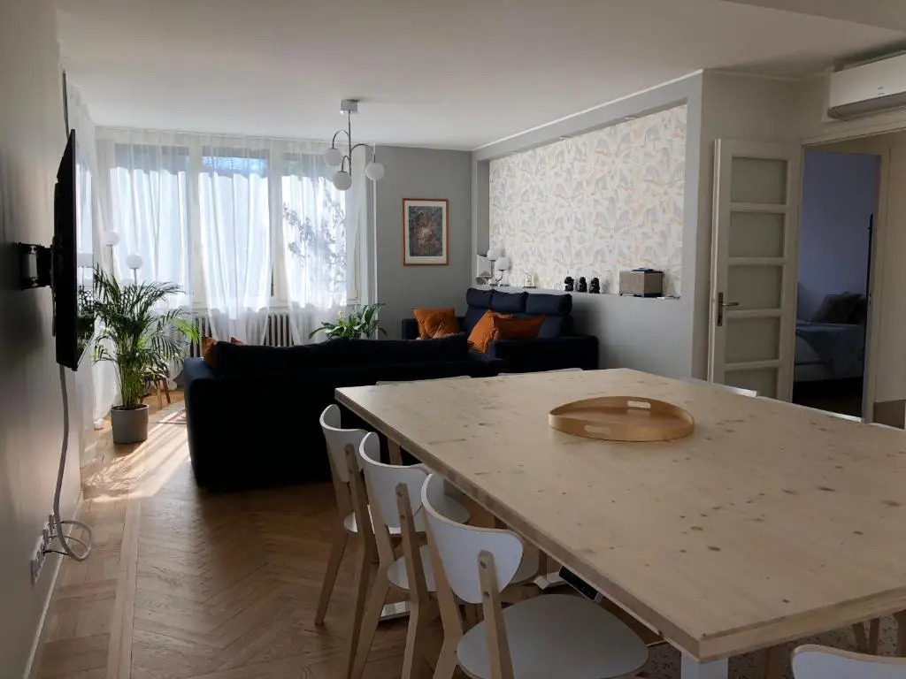 La Maison de la Douce Heure, 4 appartements climatisés avec jardin au centre ville proche des Thermes