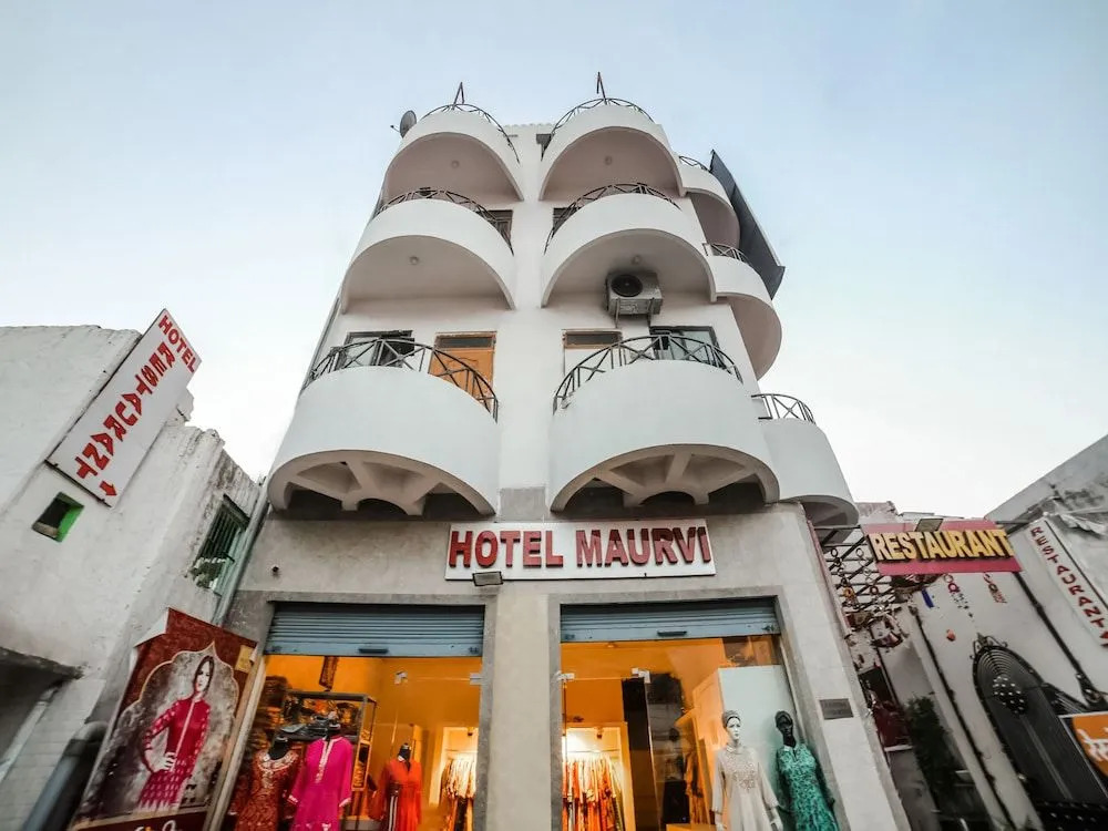 Oyo 36289 Hotel Maurvi