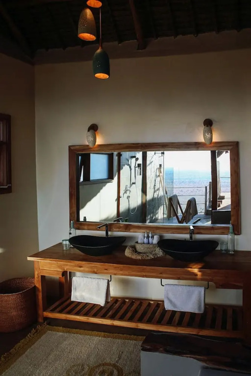 Lions Bluff Lodge