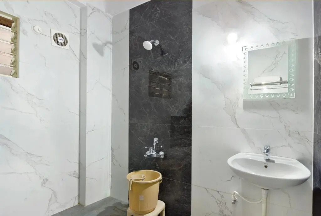 Mannars Deluxe Lodge